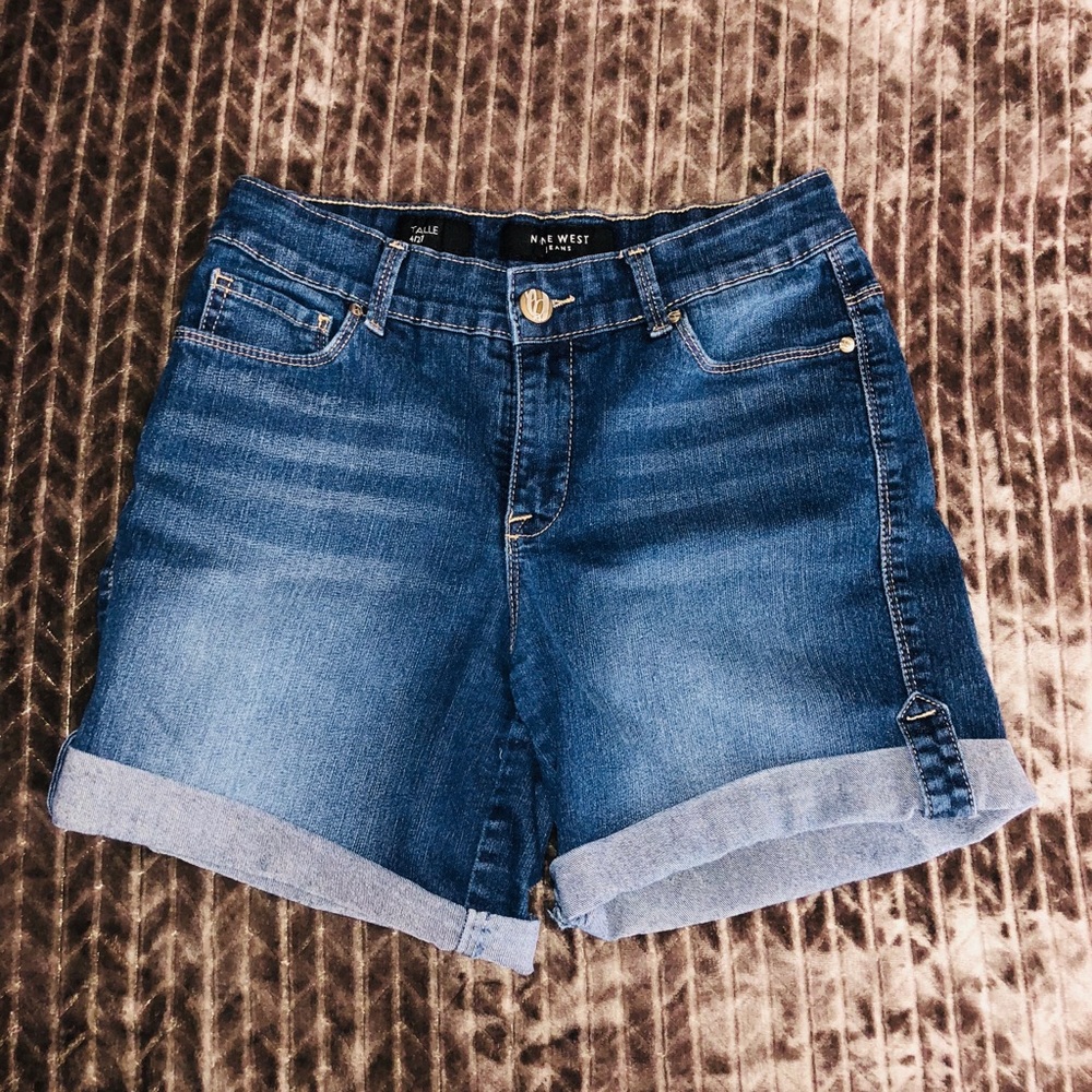Nine West Size 27 Cuffed Jean Shorts EUC